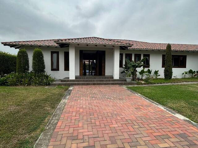 Hermosa casa en la urbanización El Cortijo